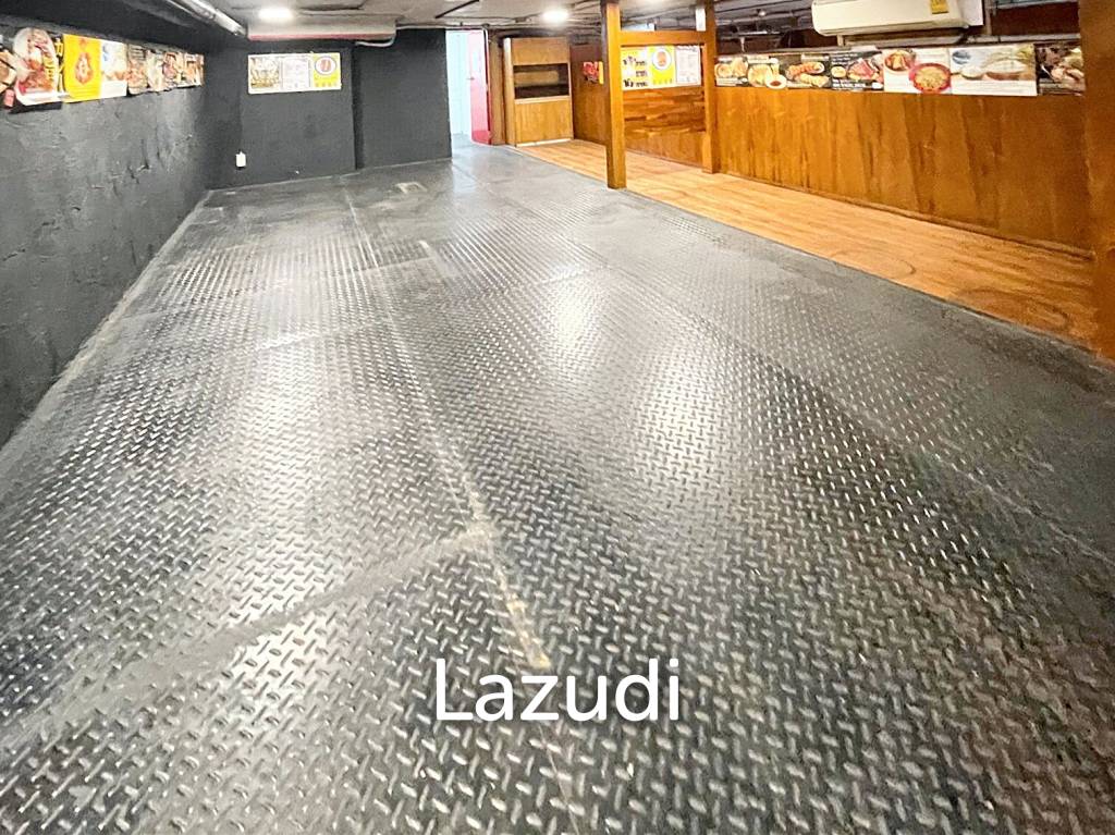 Ultra Luxury Restaurant + Bar in Watthana, Bangkok