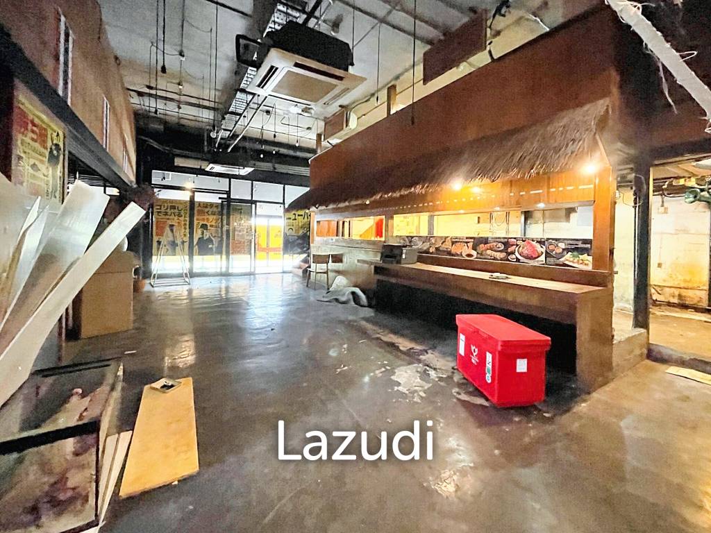 Ultra Luxury Restaurant + Bar in Watthana, Bangkok