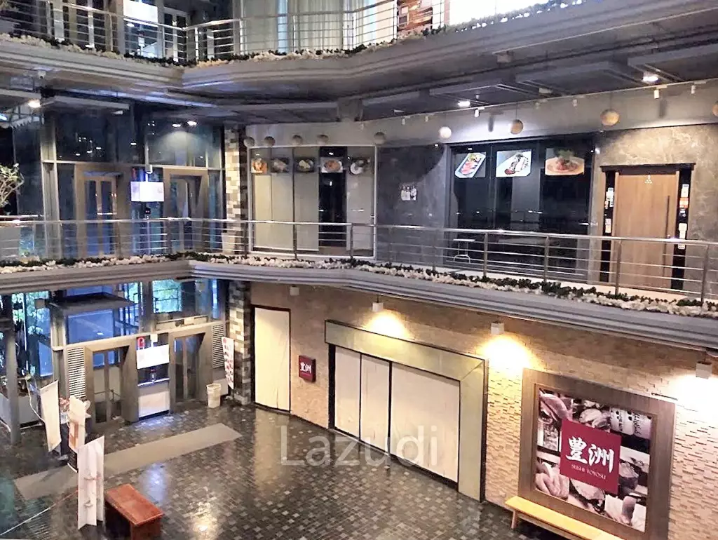 Ultra Luxury Restaurant + Bar in Watthana, Bangkok
