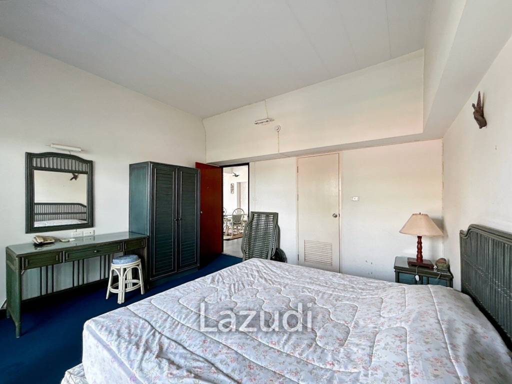 2 Bed Condo With Sea And Mountain Views