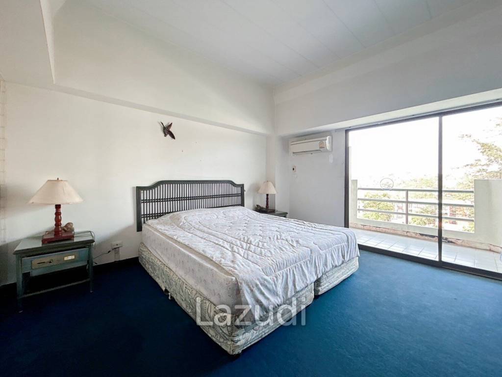 2 Bed Condo With Sea And Mountain Views