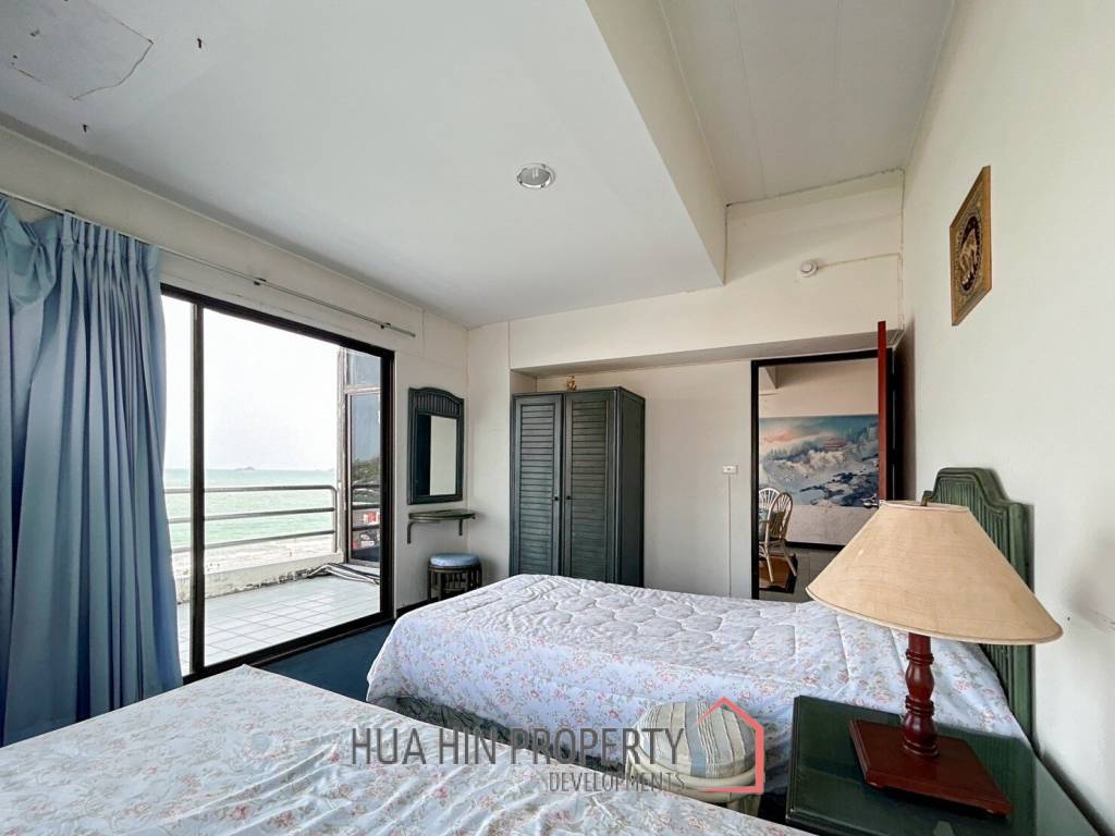 2 Bed Condo With Sea And Mountain Views
