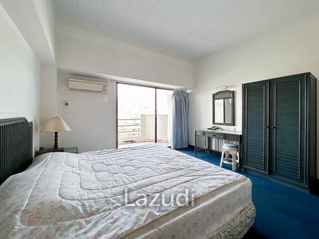 2 Bed Condo With Sea And Mountain Views