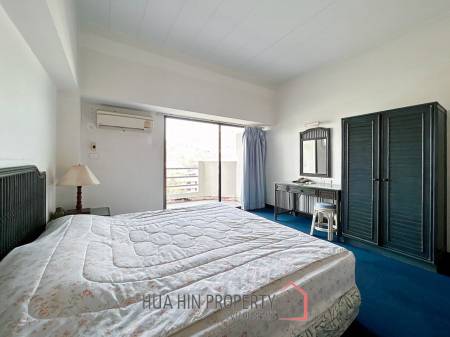 2 Bed Condo With Sea And Mountain Views
