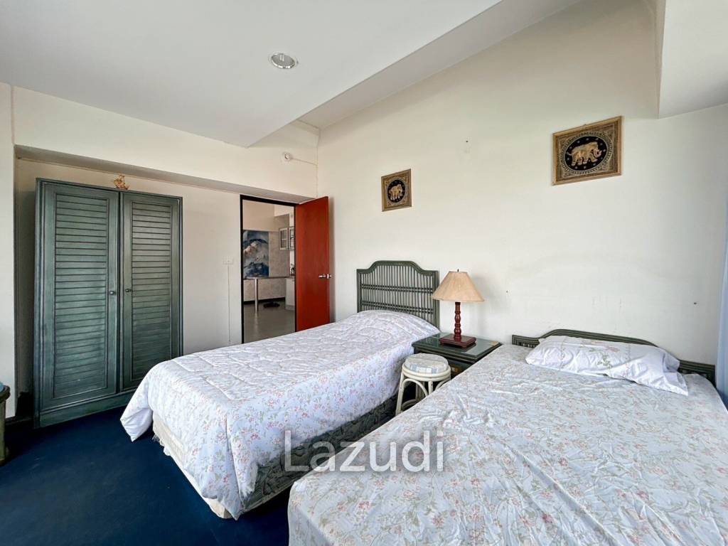 2 Bed Condo With Sea And Mountain Views