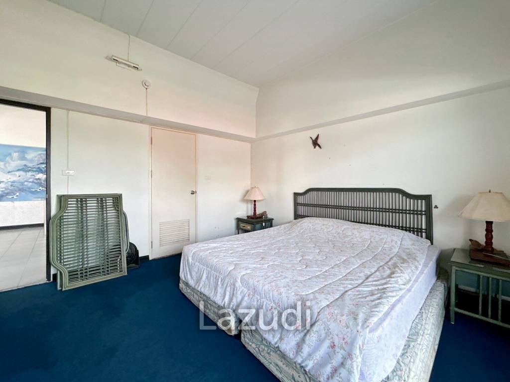 2 Bed Condo With Sea And Mountain Views