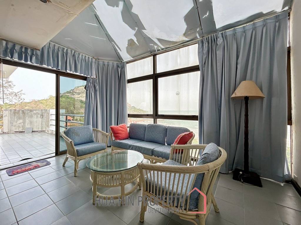 2 Bed Condo With Sea And Mountain Views