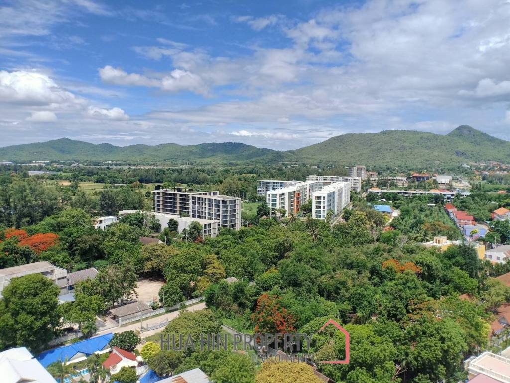 2 Bed Condo With Sea And Mountain Views