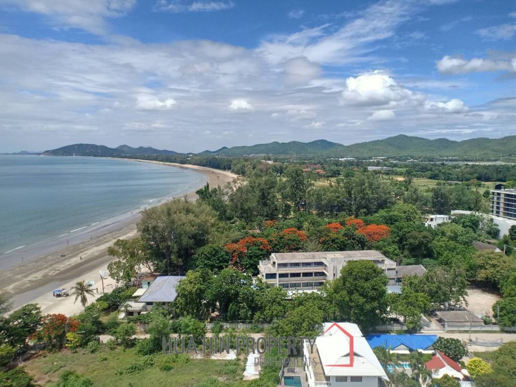 2 Bed Condo With Sea And Mountain Views