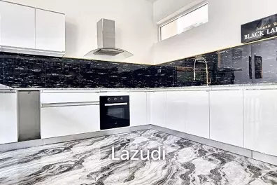 6 Beds 7 Baths 585 SQ.M. Brand New Villa on Pratumnak Hill