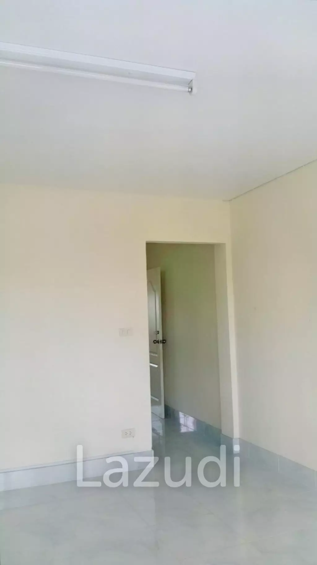 3 Storey Building for Sale in Sattahip