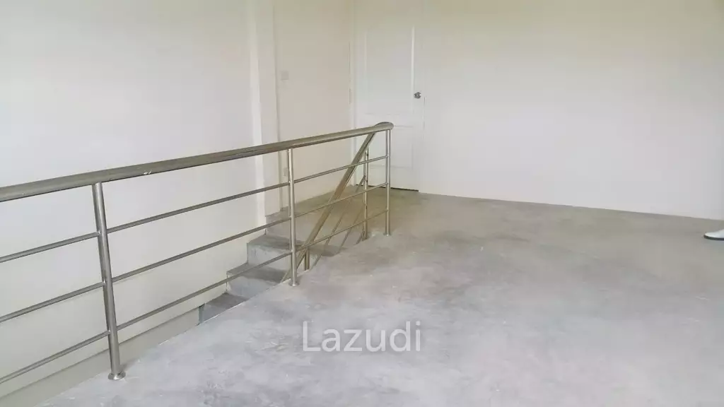 3 Storey Building for Sale in Sattahip