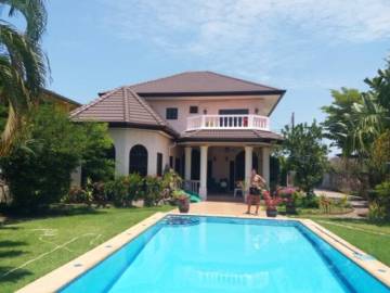 4 Bedroom House for Sale in Sunny Villa