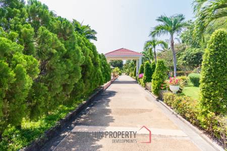 Life style resort with 4 guest villas in Cha am city.