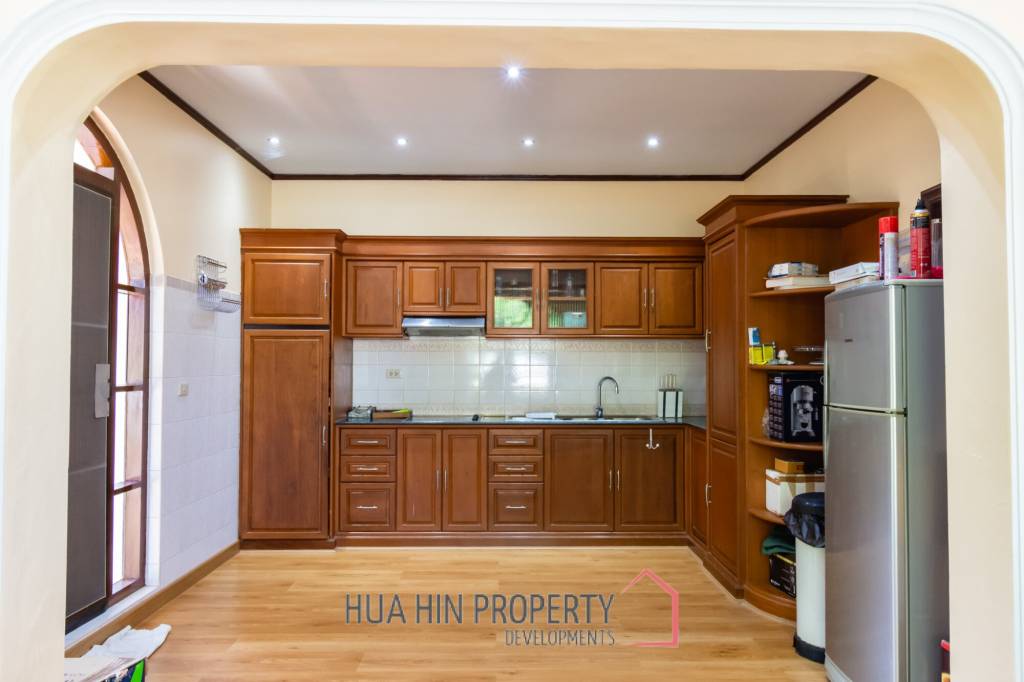 Life style resort with 4 guest villas in Cha am city.