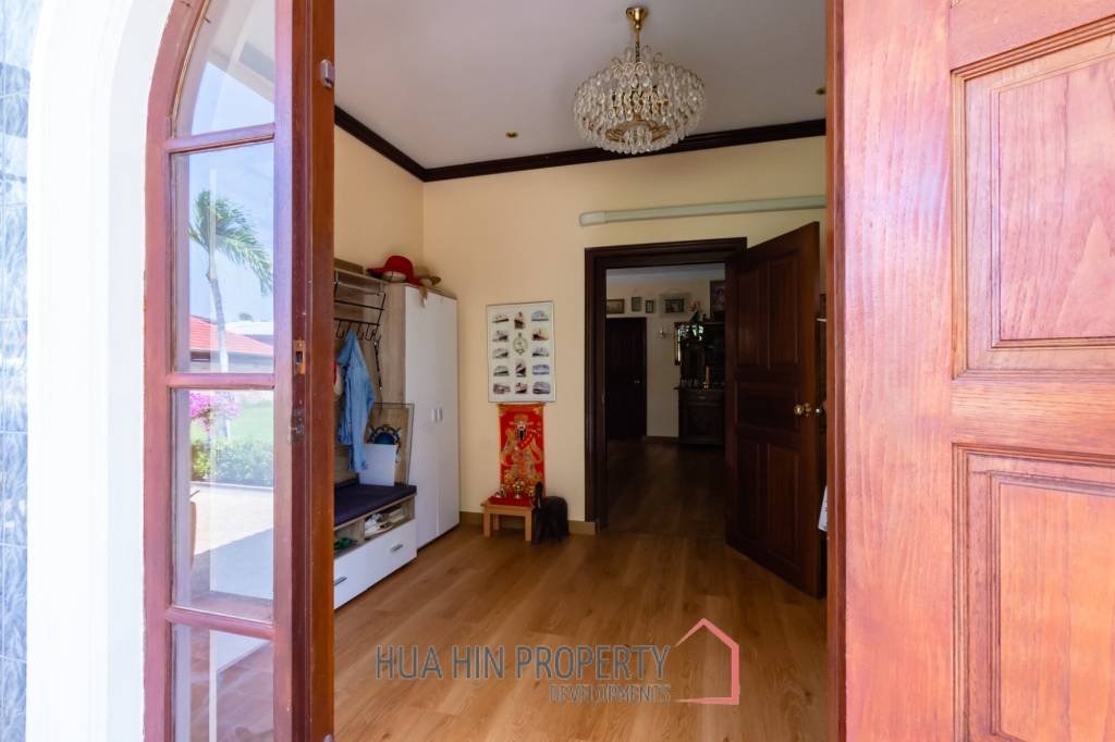 Life style resort with 4 guest villas in Cha am city.