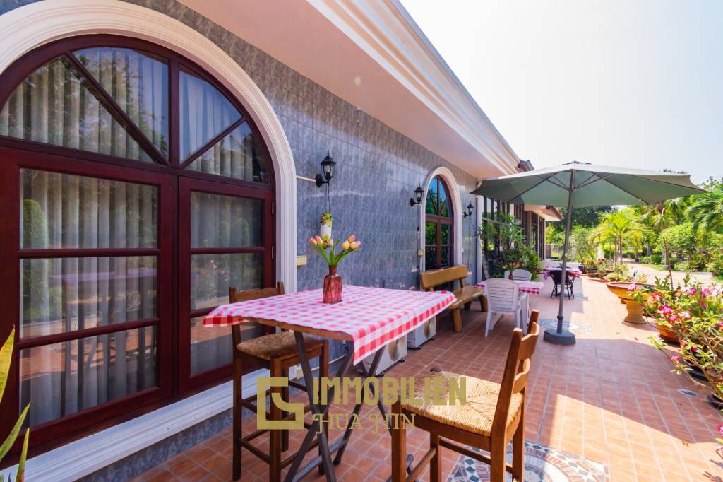 Life style resort with 4 guest villas in Cha am city.