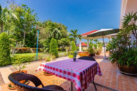 Life style resort with 4 guest villas in Cha am city.