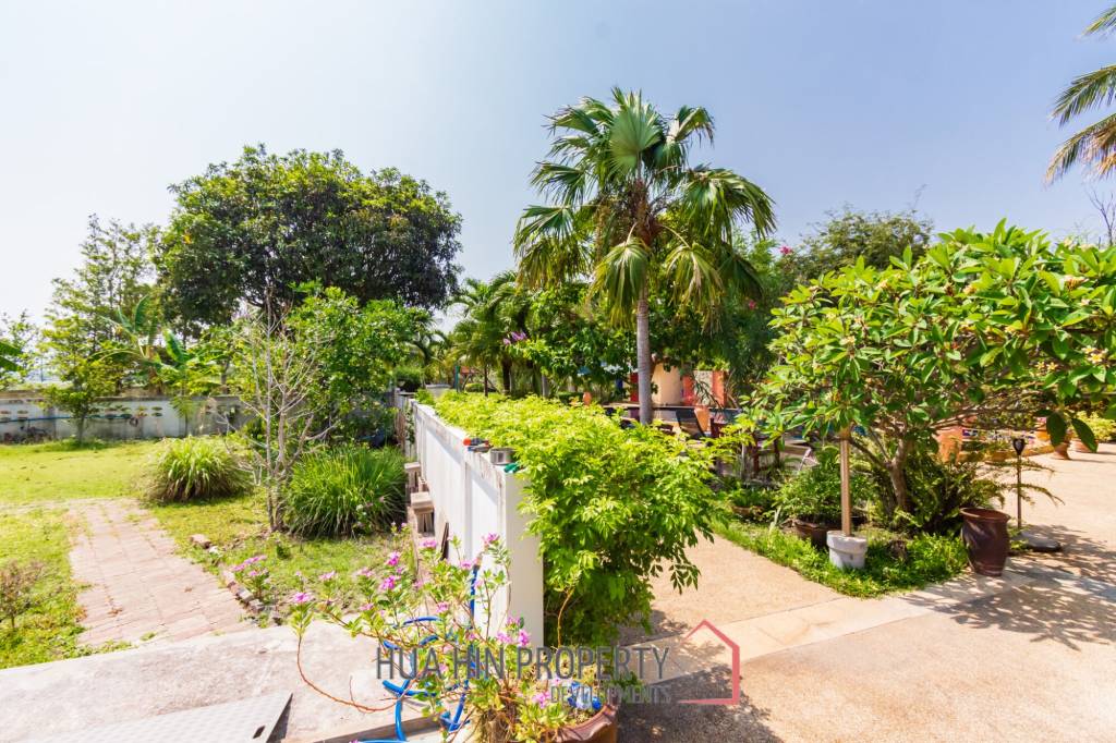 Life style resort with 4 guest villas in Cha am city.