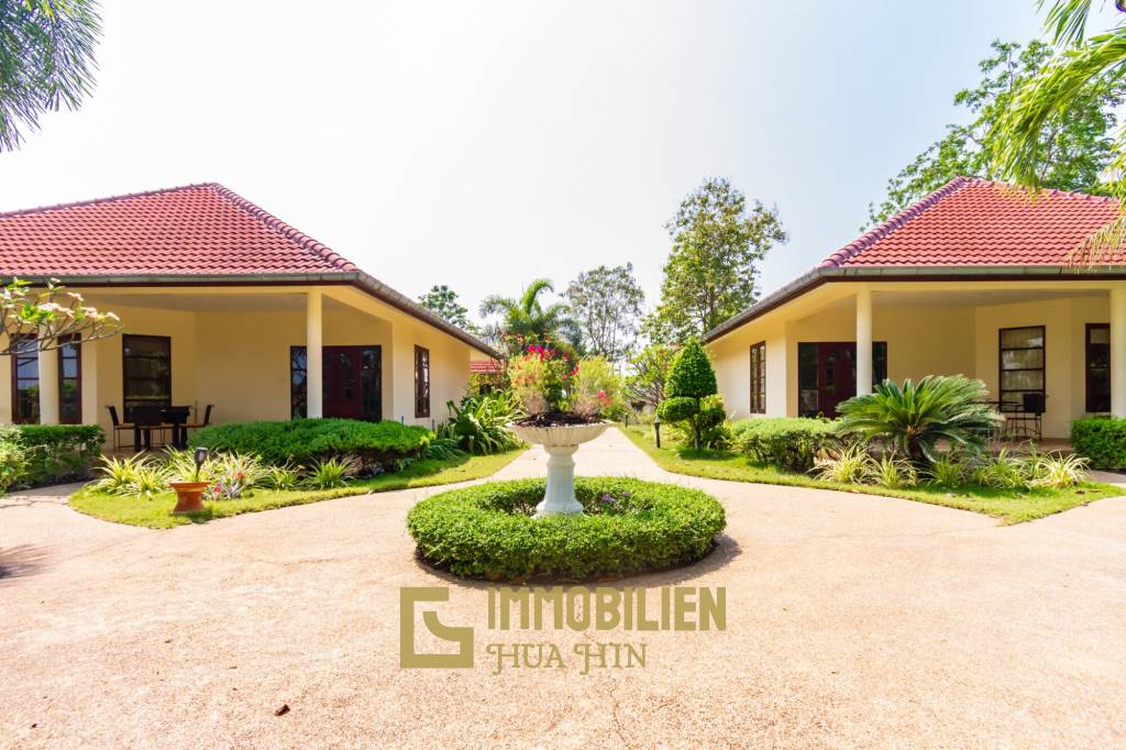 Life style resort with 4 guest villas in Cha am city.