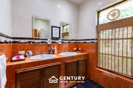 6,200 ตร.ม 11 เตียง โรงแรม For ขาย