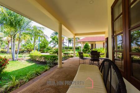 Life style resort with 4 guest villas in Cha am city.