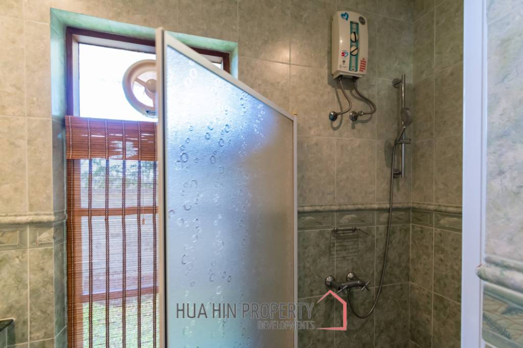 Life style resort with 4 guest villas in Cha am city.