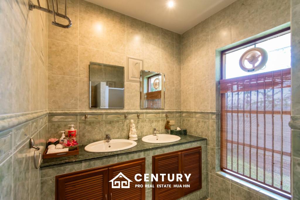 6,200 ตร.ม 11 เตียง โรงแรม For ขาย