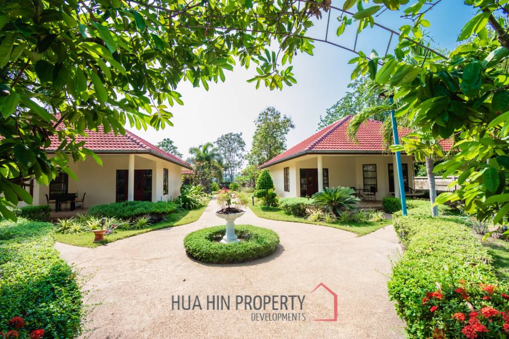 Life style resort with 4 guest villas in Cha am city.