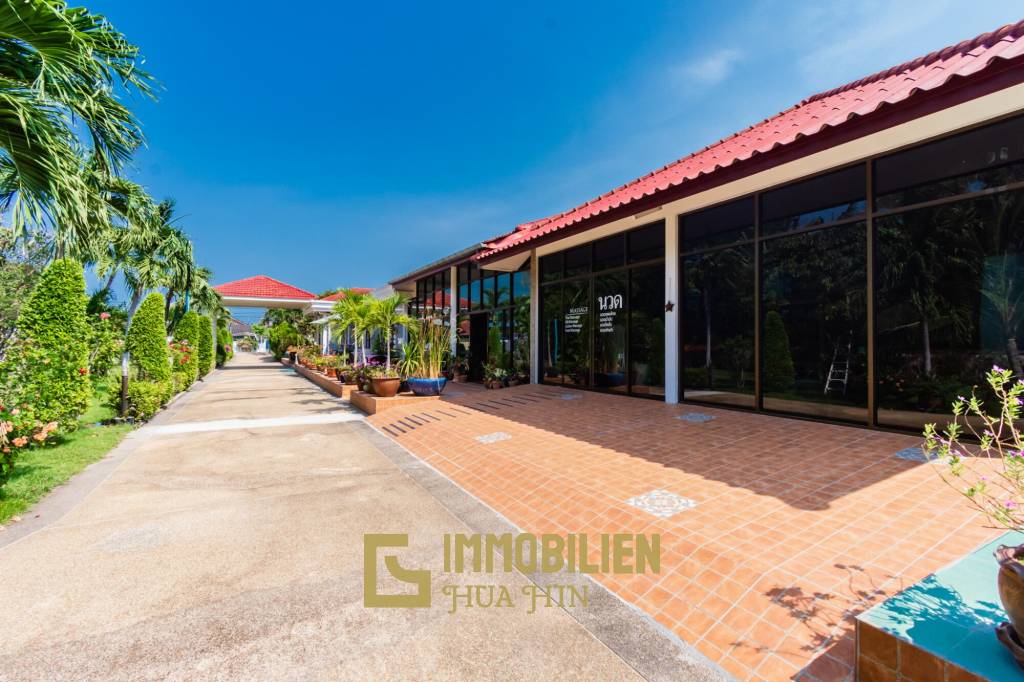 Life style resort with 4 guest villas in Cha am city.