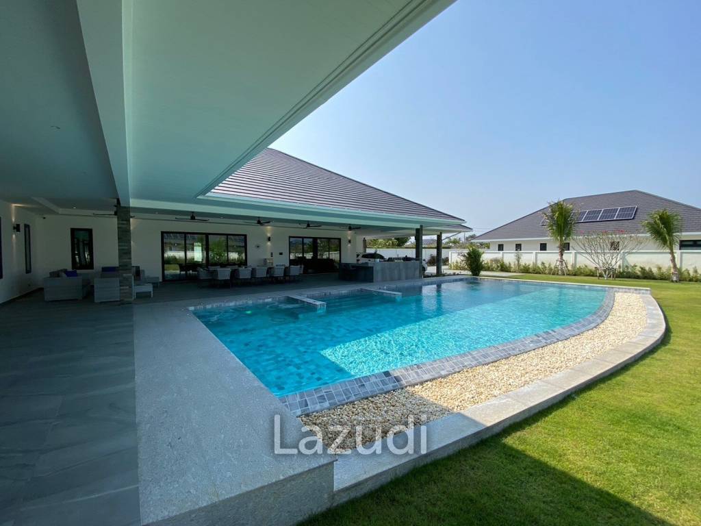 Stunning 4 Bed 5 Bath Villa on 2500 sqm Land For Sale in Private Development