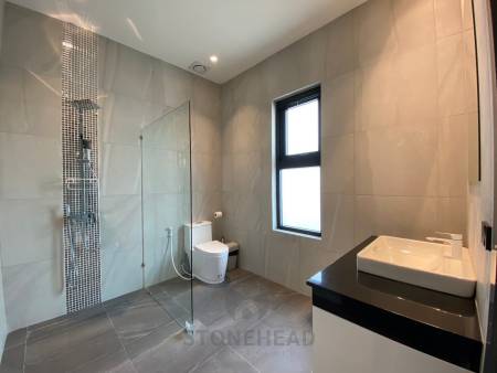 Stunning 4 Bed 5 Bath Villa on 2500 sqm Land For Sale in Private Development