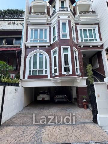 Luxurious Freehold Restaurant Bar in Khlong Tan, Bangkok