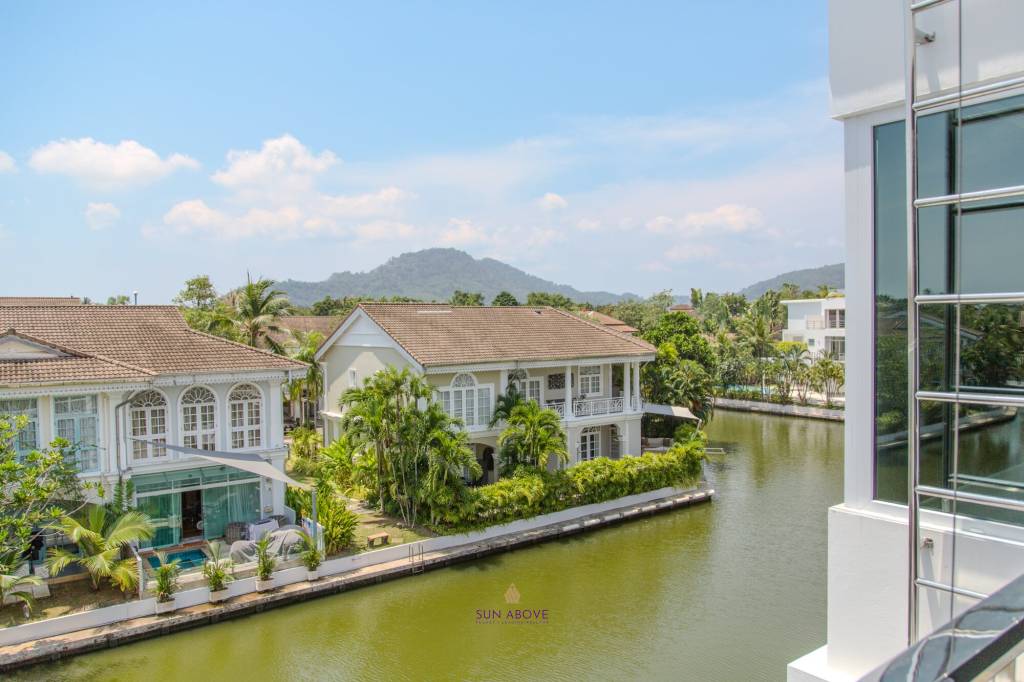 3 Beds Lake View House @ Boat Lagoon