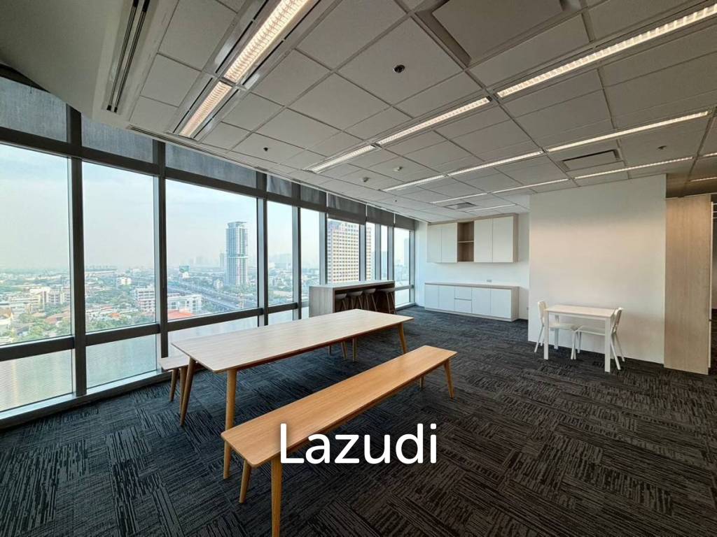 Ultra Luxury Office Space for rent in Phyathai