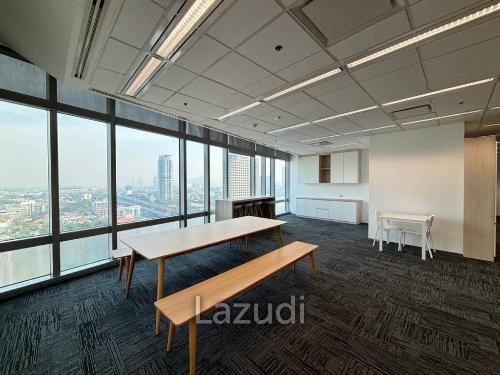 Ultra Luxury Office Space for rent in Phyathai