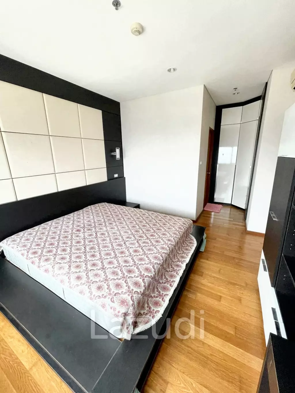 2 Bedroom 2 Bathroom 107 SQ.M Villa Sathorn