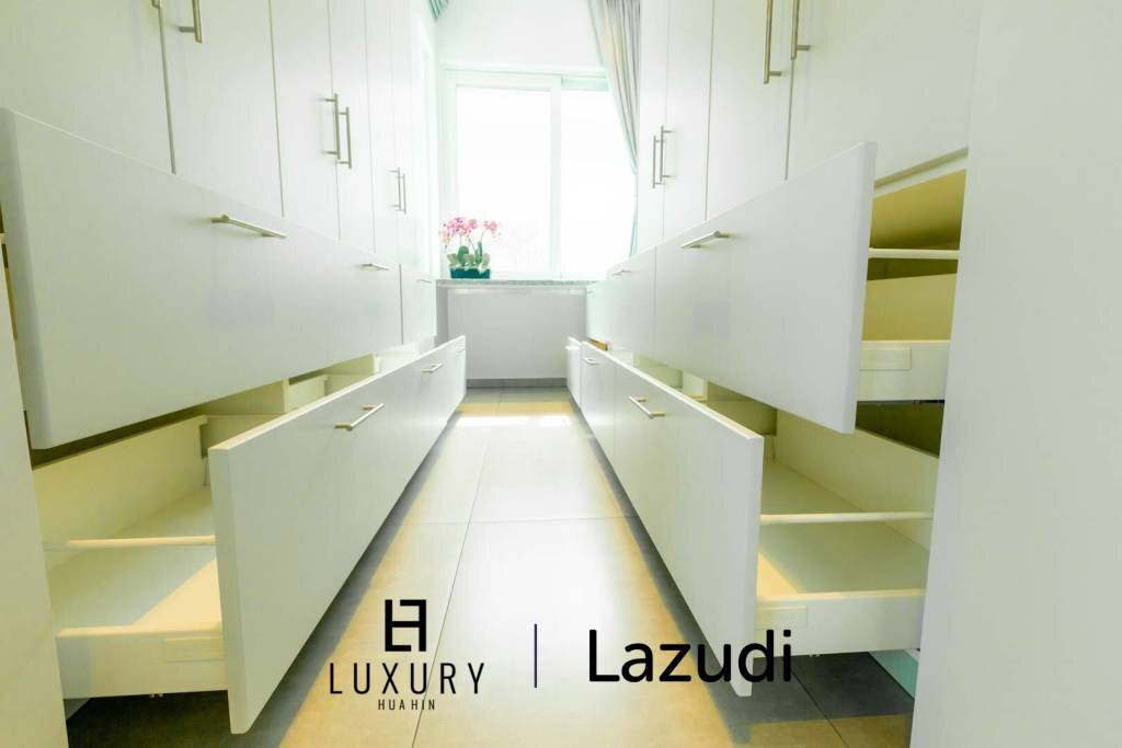 684 ตร.ม 3 เตียง 3 อาบน้ำ วิลล่า For ขาย