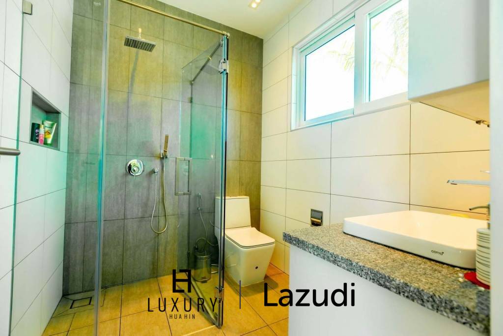 684 ตร.ม 3 เตียง 3 อาบน้ำ วิลล่า For ขาย