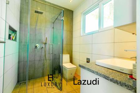 684 ตร.ม 3 เตียง 3 อาบน้ำ วิลล่า For ขาย