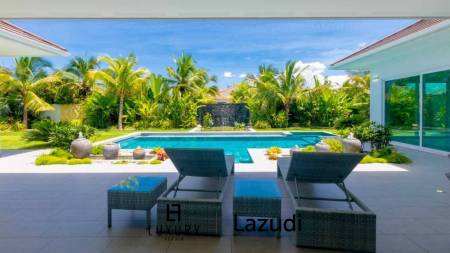 684 ตร.ม 3 เตียง 3 อาบน้ำ วิลล่า For ขาย