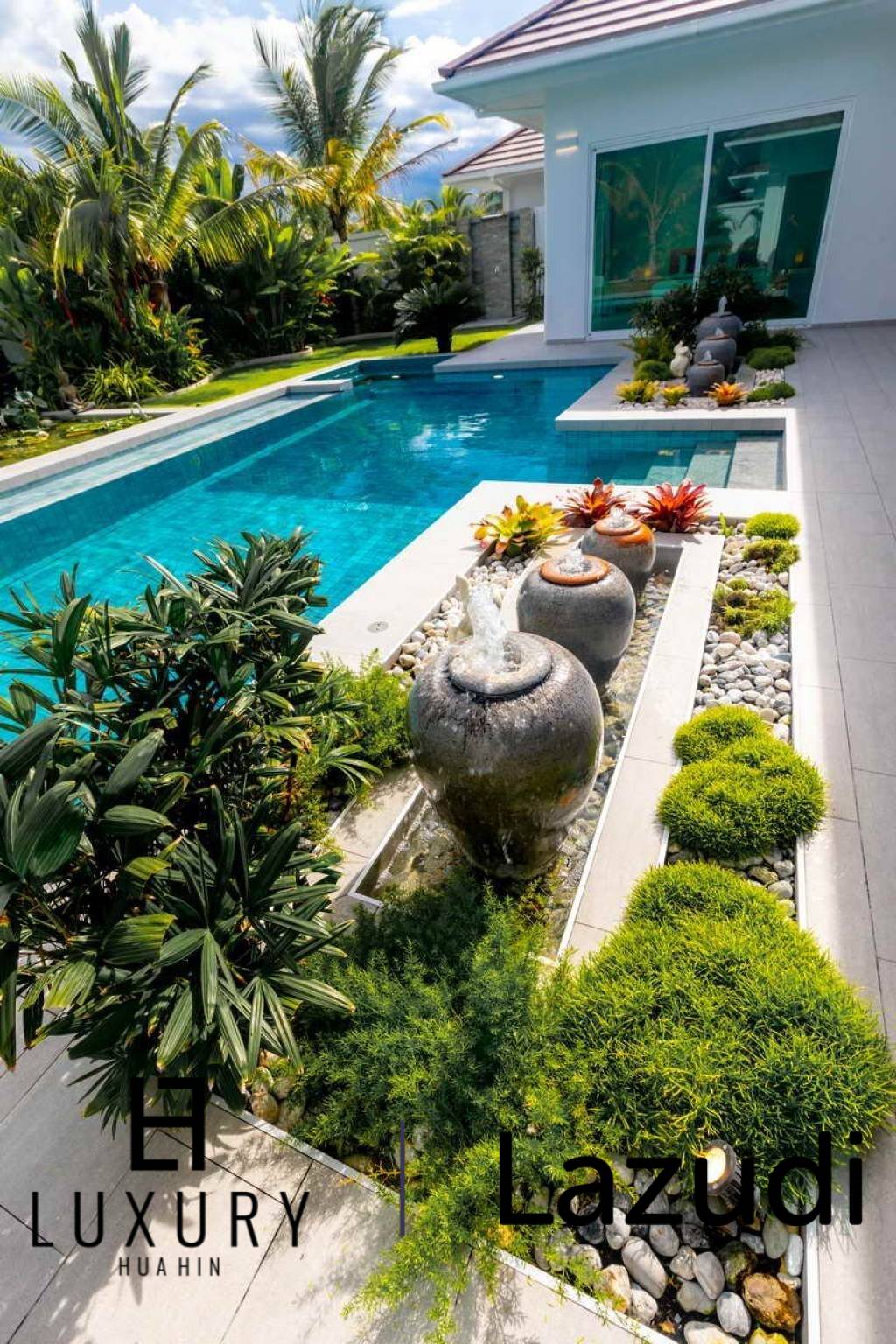 684 ตร.ม 3 เตียง 3 อาบน้ำ วิลล่า For ขาย