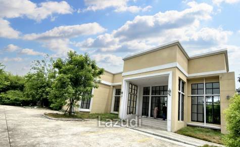 Land with buildings 1,404 SQ.M Bearing area