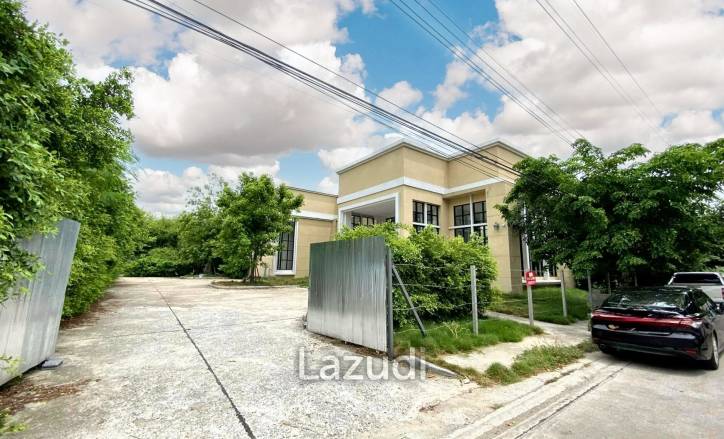 Land with buildings 1,404 SQ.M Bearing area
