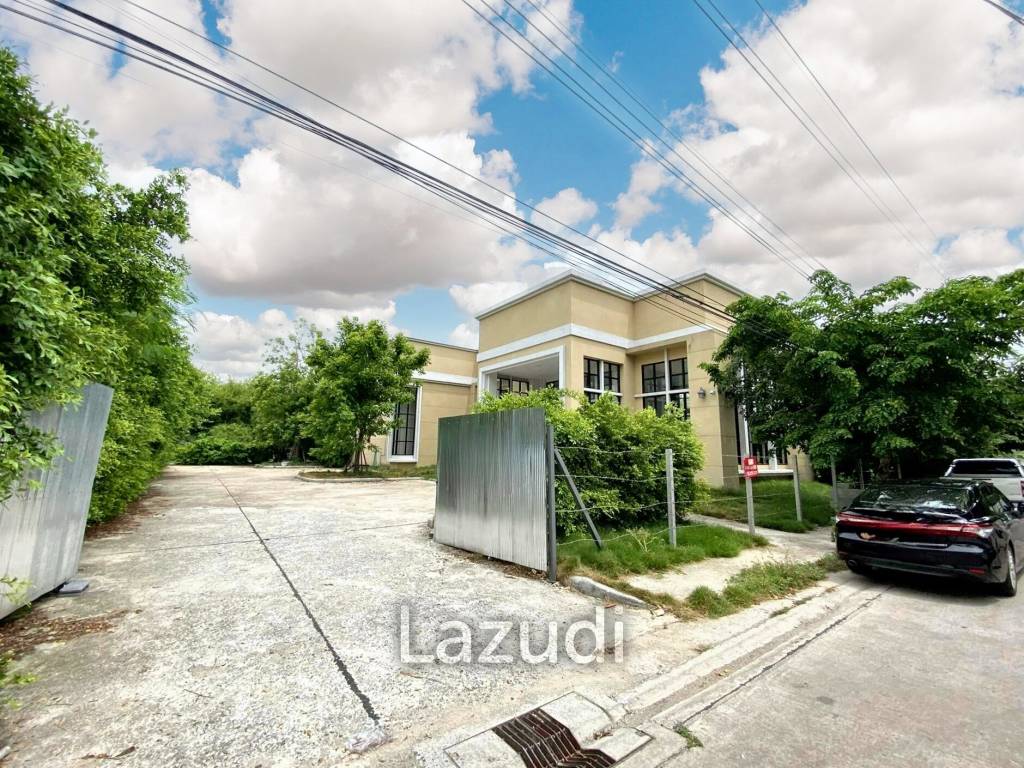 Land with buildings 1,404 SQ.M Bearing area