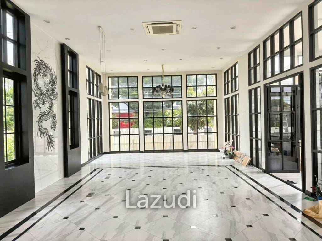 Land with buildings 1,404 SQ.M Bearing area