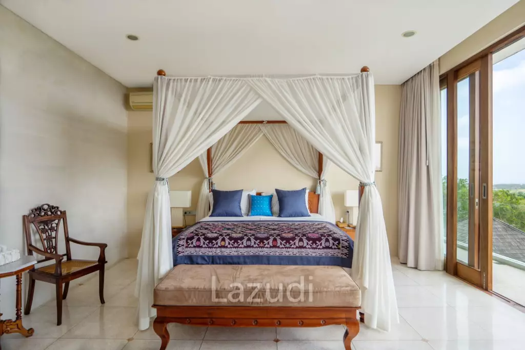 PANORAMIC PERFECTION: A STUNNING VILLA IN PECATU