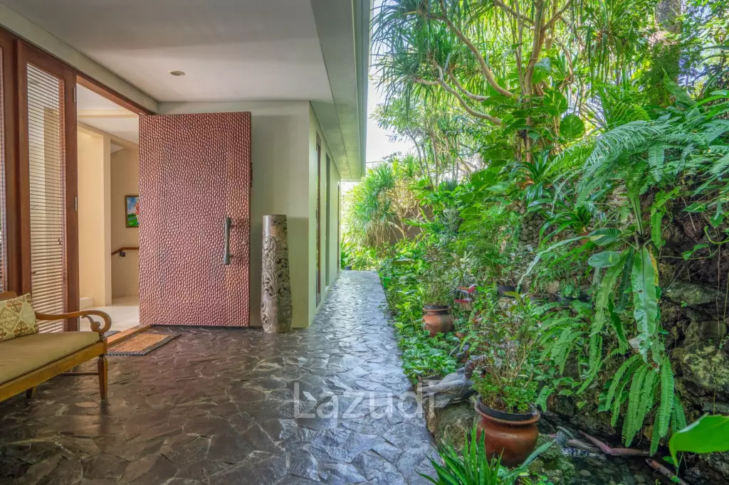 PANORAMIC PERFECTION: A STUNNING VILLA IN PECATU