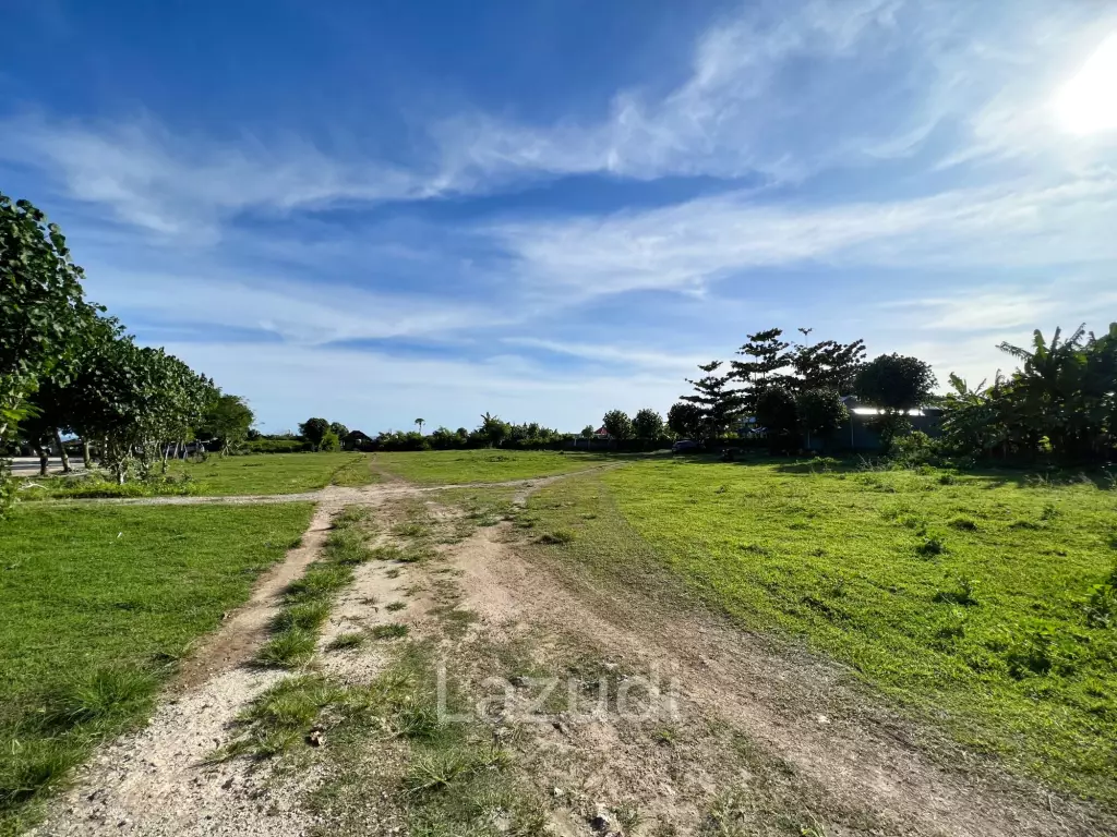EXPANSIVE COMMERCIAL LAND WITH BEACHFRONT ACCESS IN PANDAWA