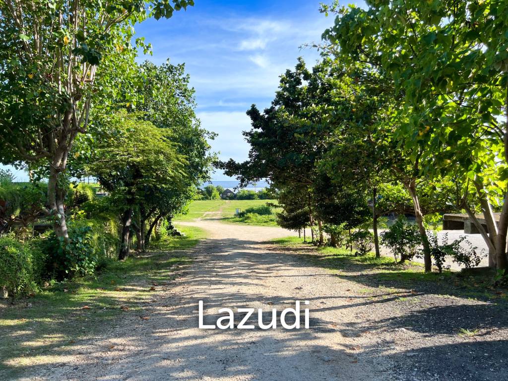 EXPANSIVE COMMERCIAL LAND WITH BEACHFRONT ACCESS IN PANDAWA
